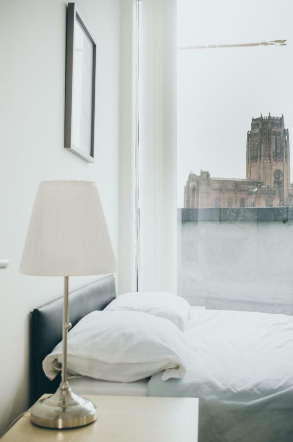 Serviced Apartment In Liverpool City Centre - Free Parking - Balcony - By Happy Days Bagian luar foto