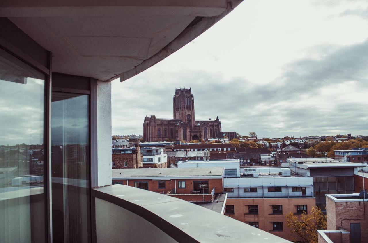 Serviced Apartment In Liverpool City Centre - Free Parking - Balcony - By Happy Days Bagian luar foto