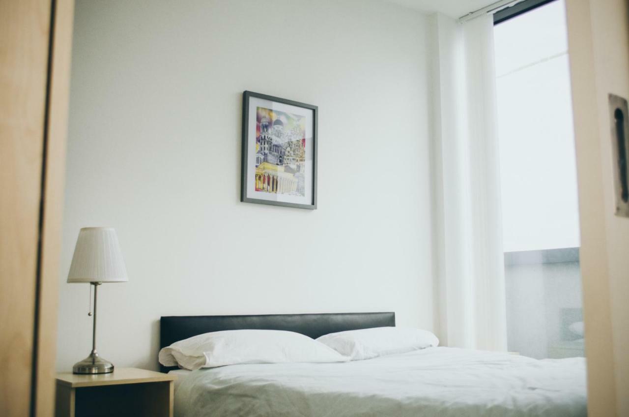 Serviced Apartment In Liverpool City Centre - Free Parking - Balcony - By Happy Days Bagian luar foto