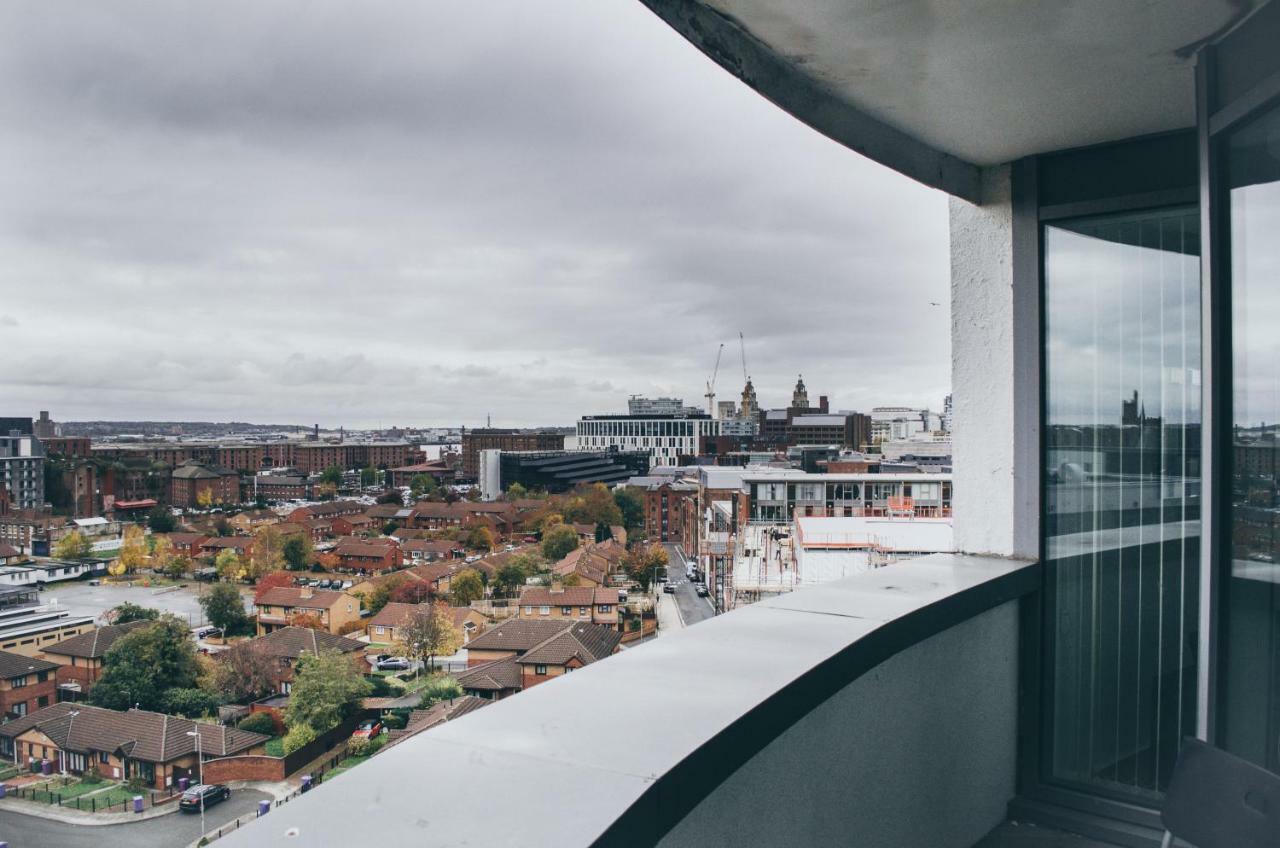 Serviced Apartment In Liverpool City Centre - Free Parking - Balcony - By Happy Days Bagian luar foto