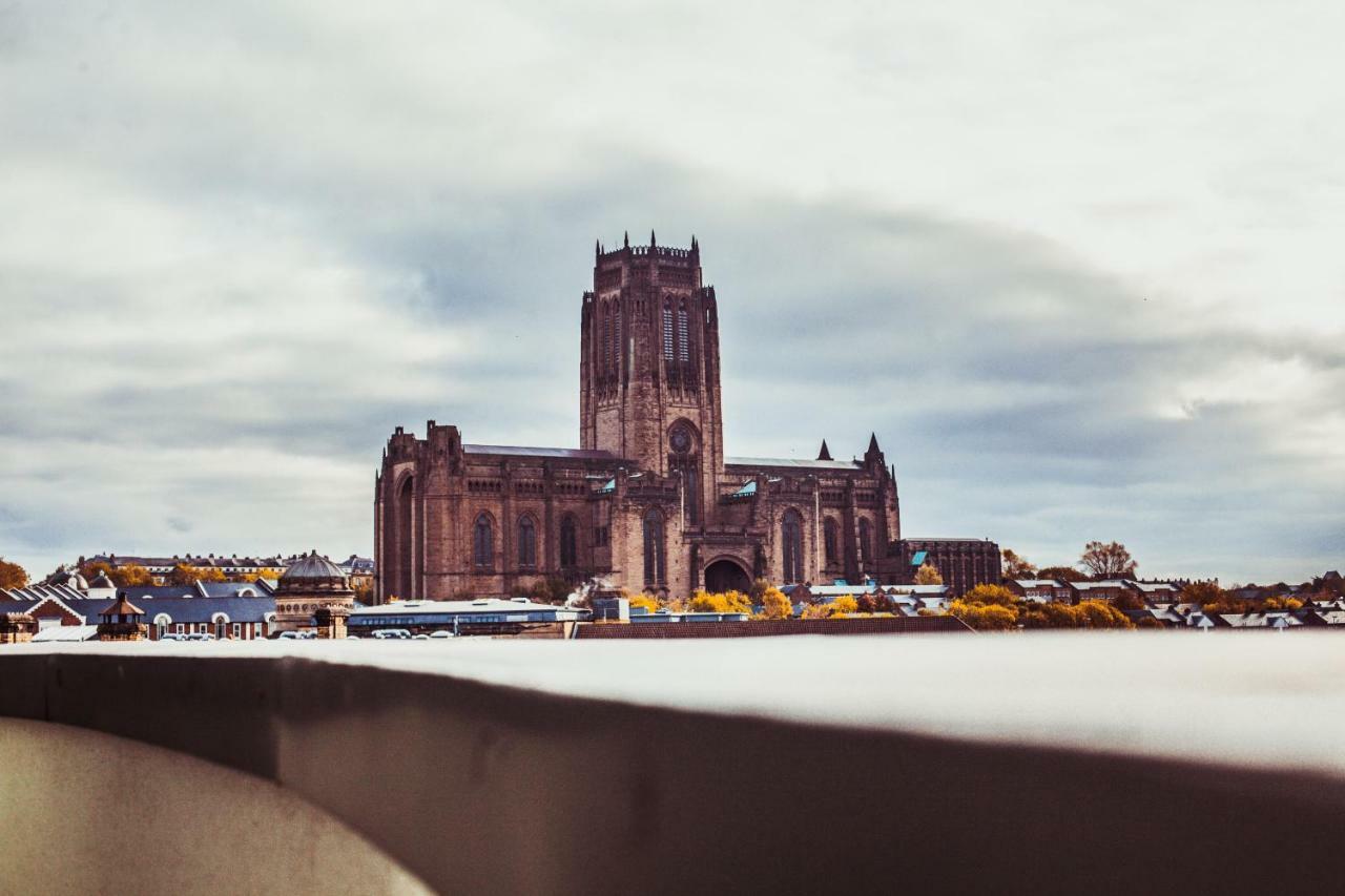 Serviced Apartment In Liverpool City Centre - Free Parking - Balcony - By Happy Days Bagian luar foto